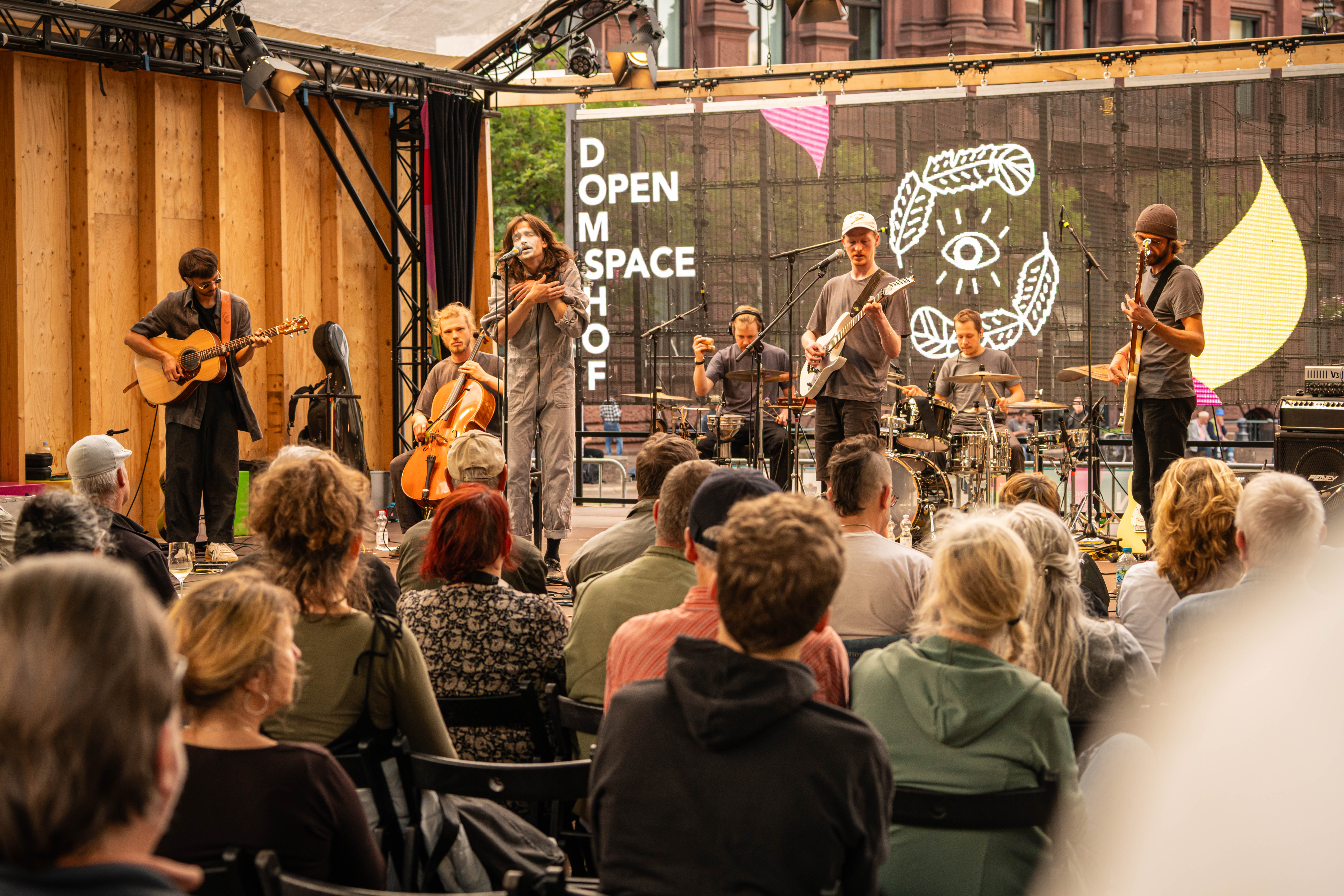 Feathers and Greed 2025 OpenSpace Domshof, Bremen

(c) Ngating Wong