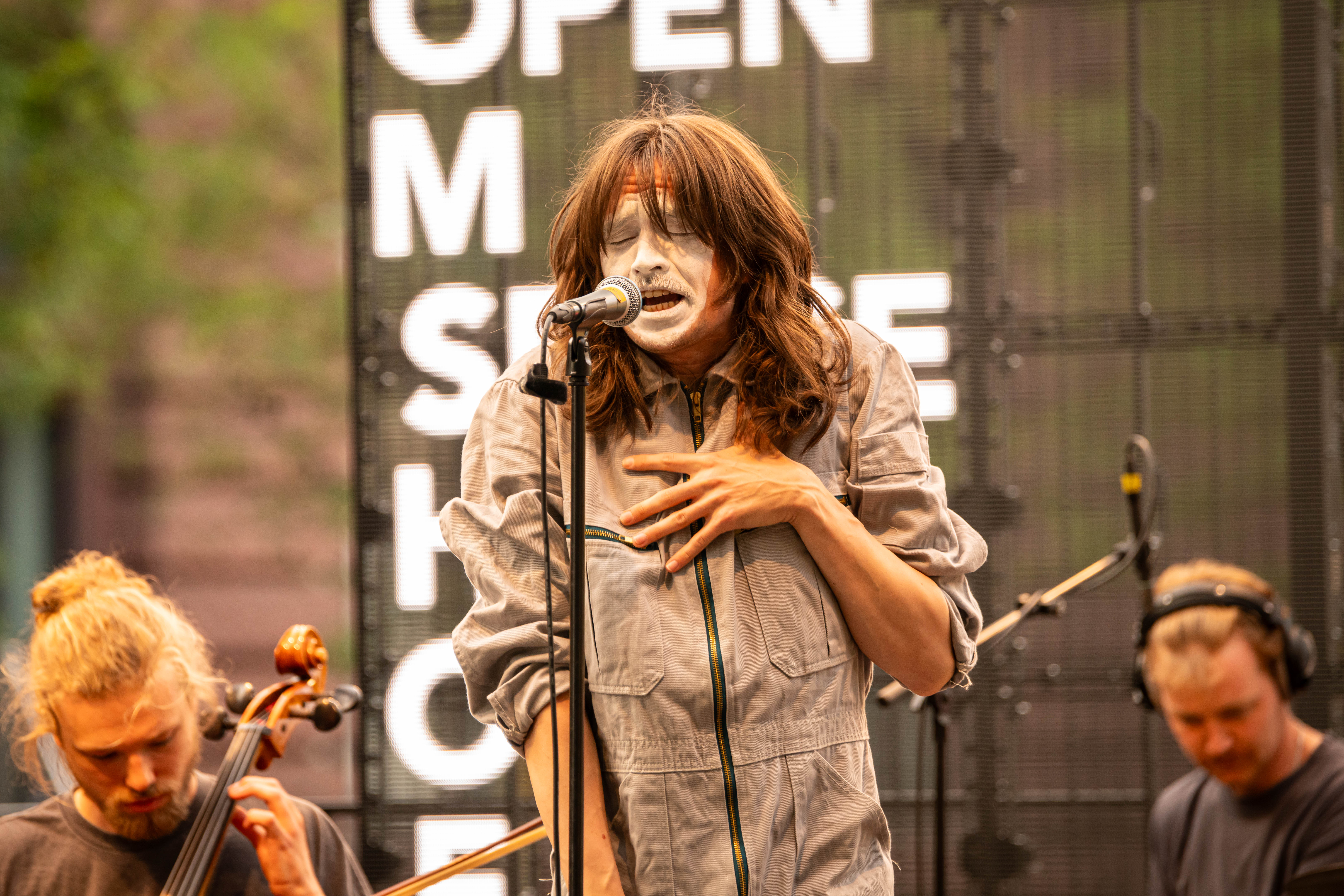 Feathers and Greed 2025 OpenSpace Domshof, Bremen

(c) Ngating Wong